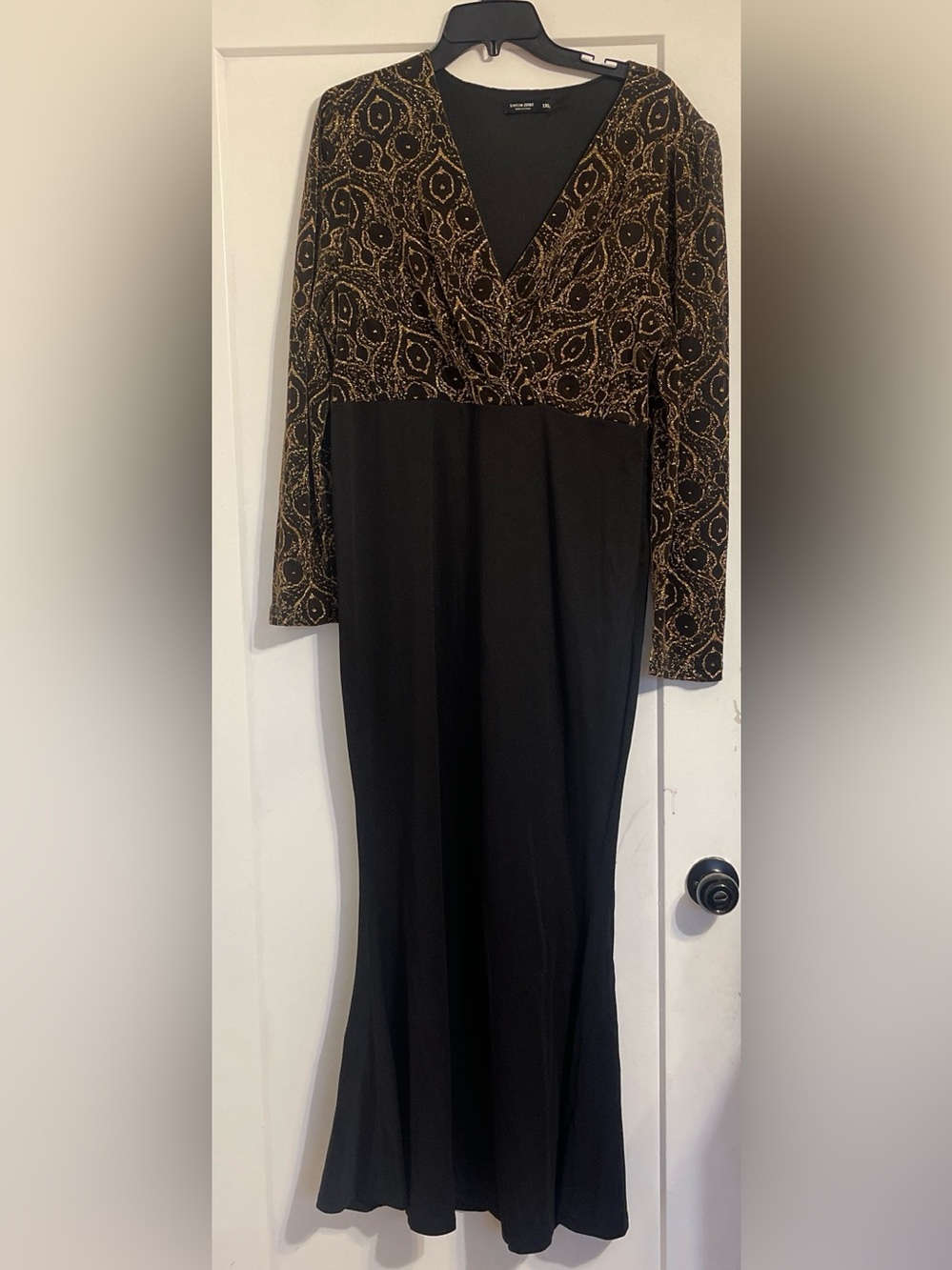 SHEIN Black and Gold Long Sleeve V-Neck Evening Gown